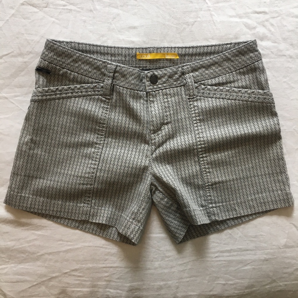 Lolë Grey Diamond Pattern Athletic Shorts Size 4